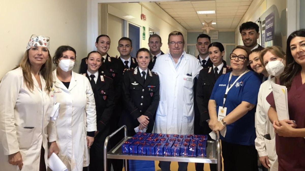 donazione console reparto pediatrico Taranto da parte degli allievi Carabinieri