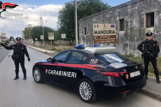 intervento dei Vigili del Fuoco durante un incendio boschivo a Manduria