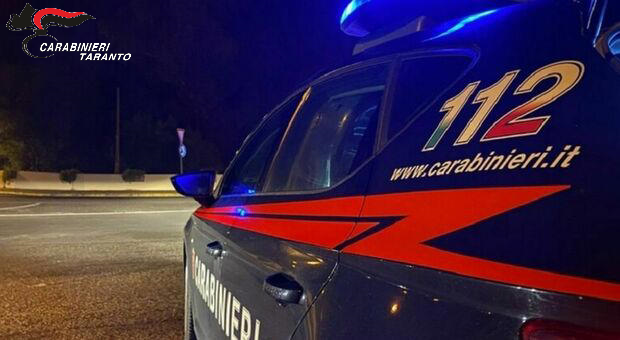 pattuglia dei Carabinieri durante un controllo dopo aggressione ai Carabinieri a Taranto