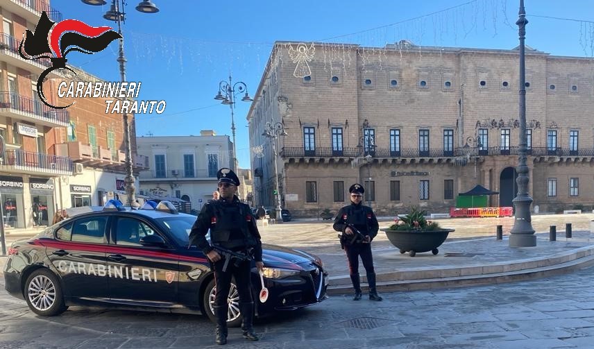 controlli dei Carabinieri a Manduria durante operazione antidroga