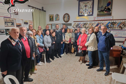 Carabinieri a Massafra in un incontro contro le truffe agli anziani
