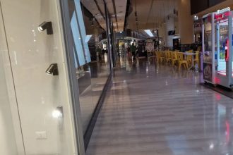 furto gioielleria Taranto, pattuglia della Polizia al centro commerciale