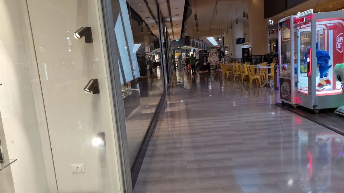 furto gioielleria Taranto, pattuglia della Polizia al centro commerciale