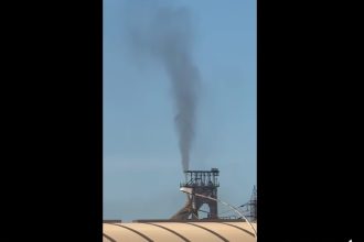 emissioni industriali a Taranto durante la riaccensione dell’impianto