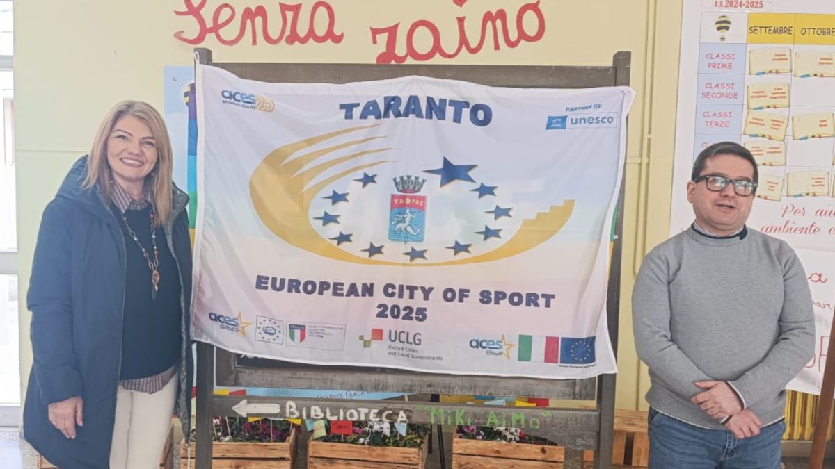Consegna della bandiera di Taranto Città Europea dello Sport 2025 nelle scuole