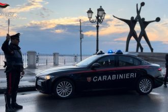 carabinieri durante controlli straordinari a Taranto nell’operazione Alto Impatto