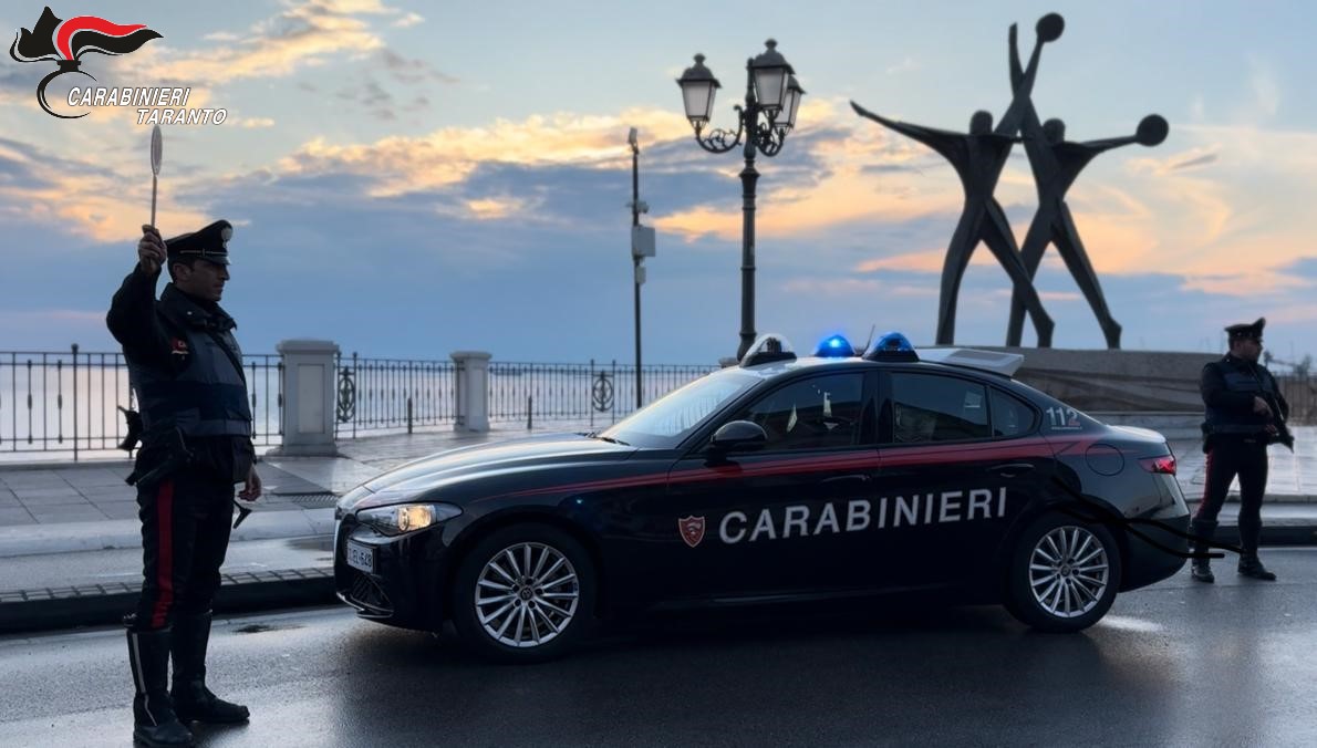 carabinieri durante controlli straordinari a Taranto nell’operazione Alto Impatto
