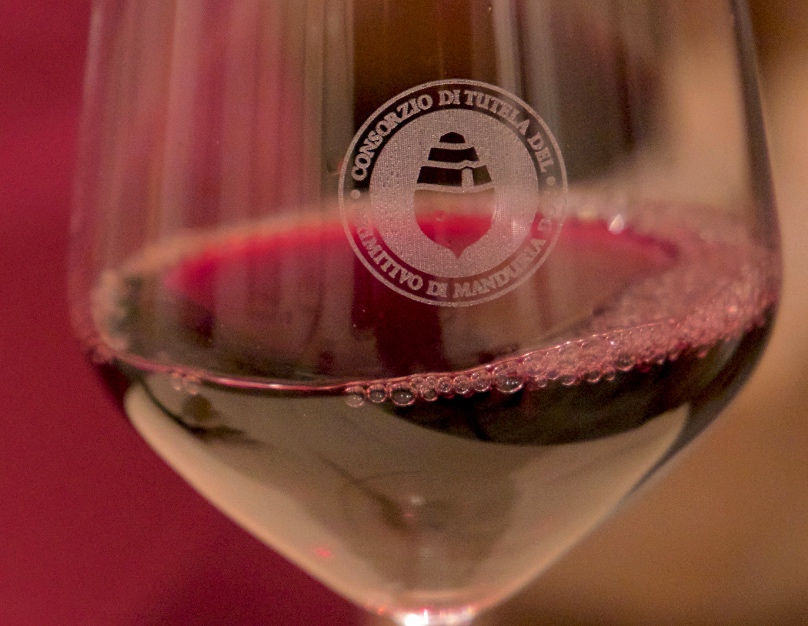 Bottiglie di Primitivo di Manduria alla QWine Expo in Cina