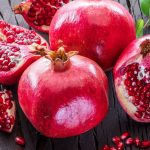 campo di melagrane in Puglia durante la produzione regionale