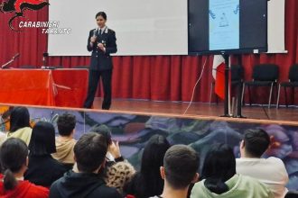 Incontro sulla cultura della legalità tra Carabinieri e studenti a Taranto