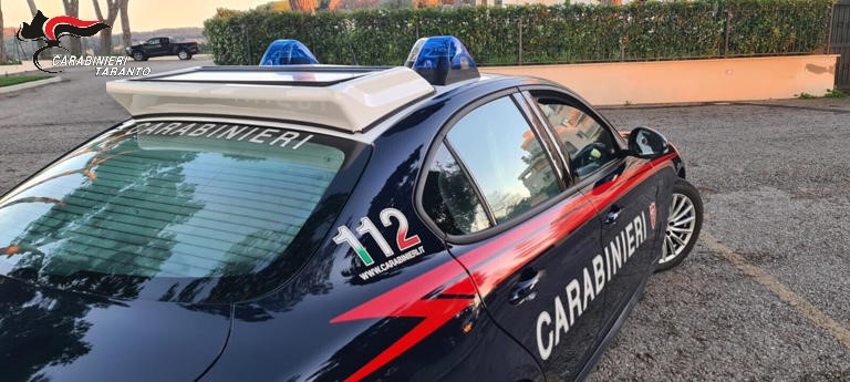 pattuglia durante controlli ad alto impatto a Taranto