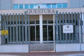 Controlli Polizia di Stato nei circoli ricreativi a Taranto durante verifiche amministrative