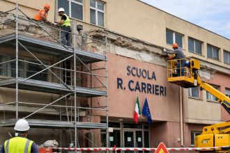 Immagine creata per illustrare i lavori di manutenzione straordinaria alla scuola “R. Carrieri” di Taranto.