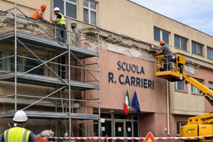 Immagine creata per illustrare i lavori di manutenzione straordinaria alla scuola “R. Carrieri” di Taranto.