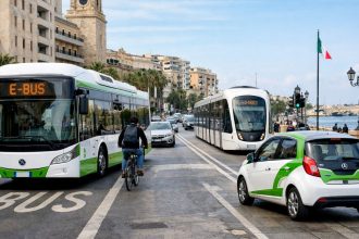 Mobilità sostenibile a Brindisi e Taranto con nuovi fondi per il trasporto urbano