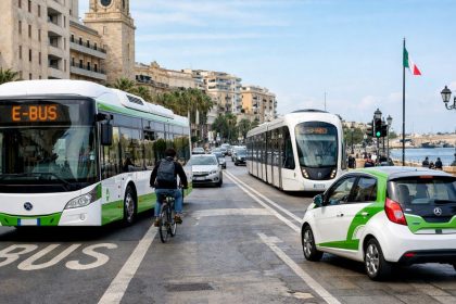 Mobilità sostenibile a Brindisi e Taranto con nuovi fondi per il trasporto urbano