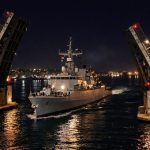 Ponte girevole di Taranto aperto per il transito delle unità della Marina Militare