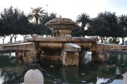 Riqualificazione di Piazza Ebalia a Taranto con nuove piante e illuminazione LED