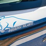 Volante della Polizia di Stato a Taranto dopo l’arresto di un 39enne per furto di bici e merce al supermercato