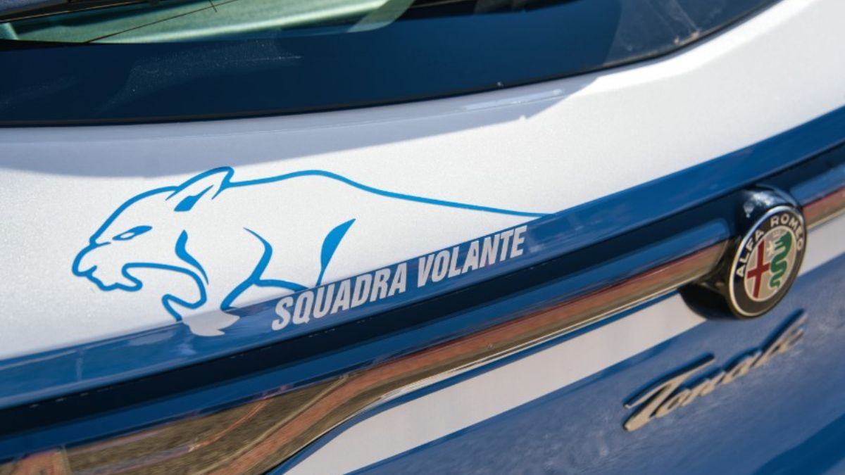 Volante della Polizia di Stato a Taranto dopo l’arresto di un 39enne per furto di bici e merce al supermercato