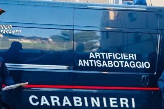 Carabinieri durante un’operazione di controllo a Ginosa.